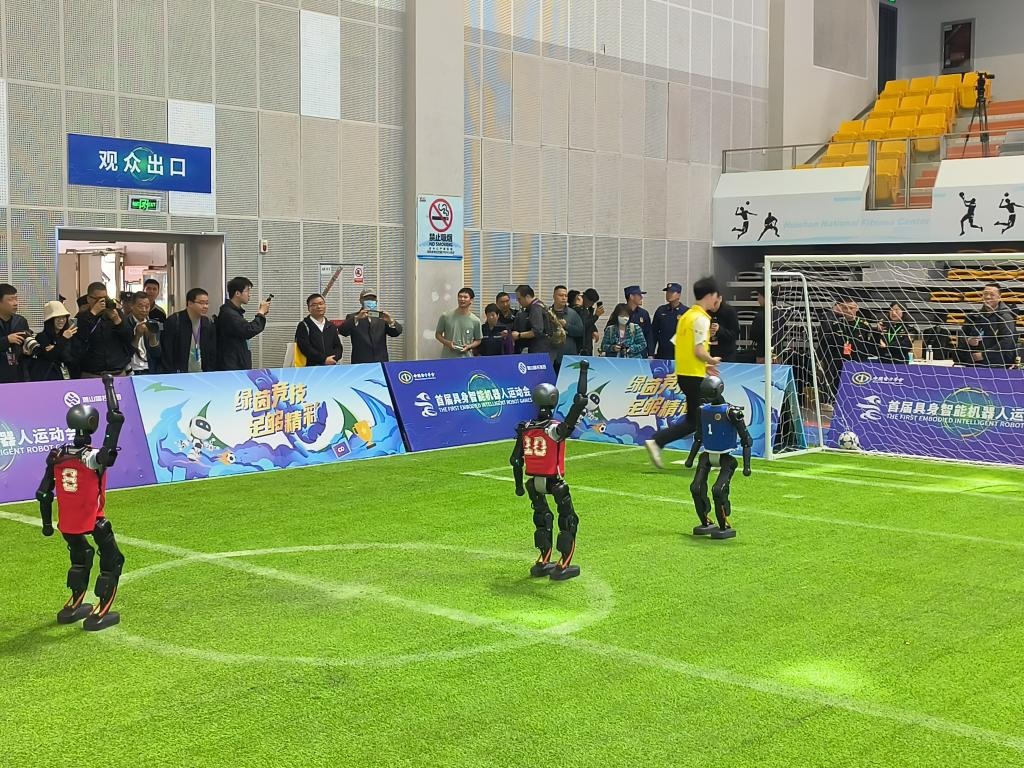 2025 赛季：大联盟球员平均球速在 9 月份达到 95.1 哩，投手统治力持续增强